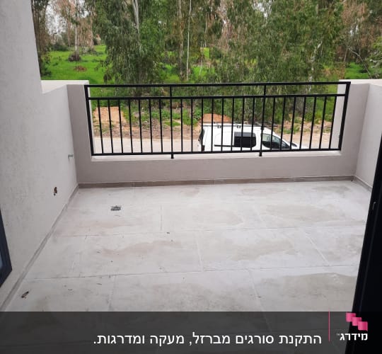 מעקה